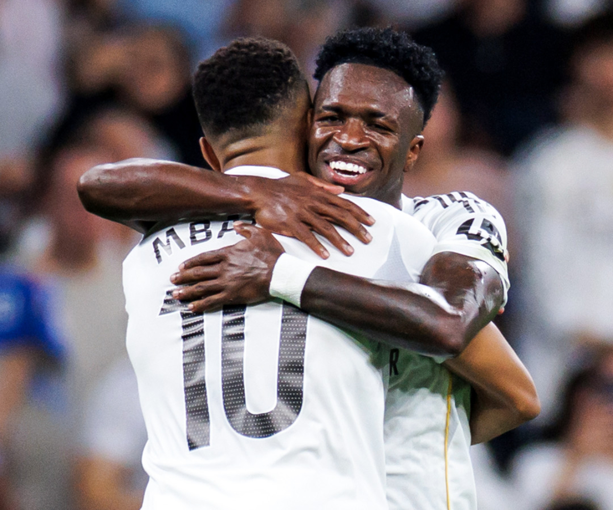 Vini celebra un tanto junto a Mbappé. Foto: @realmadrid.