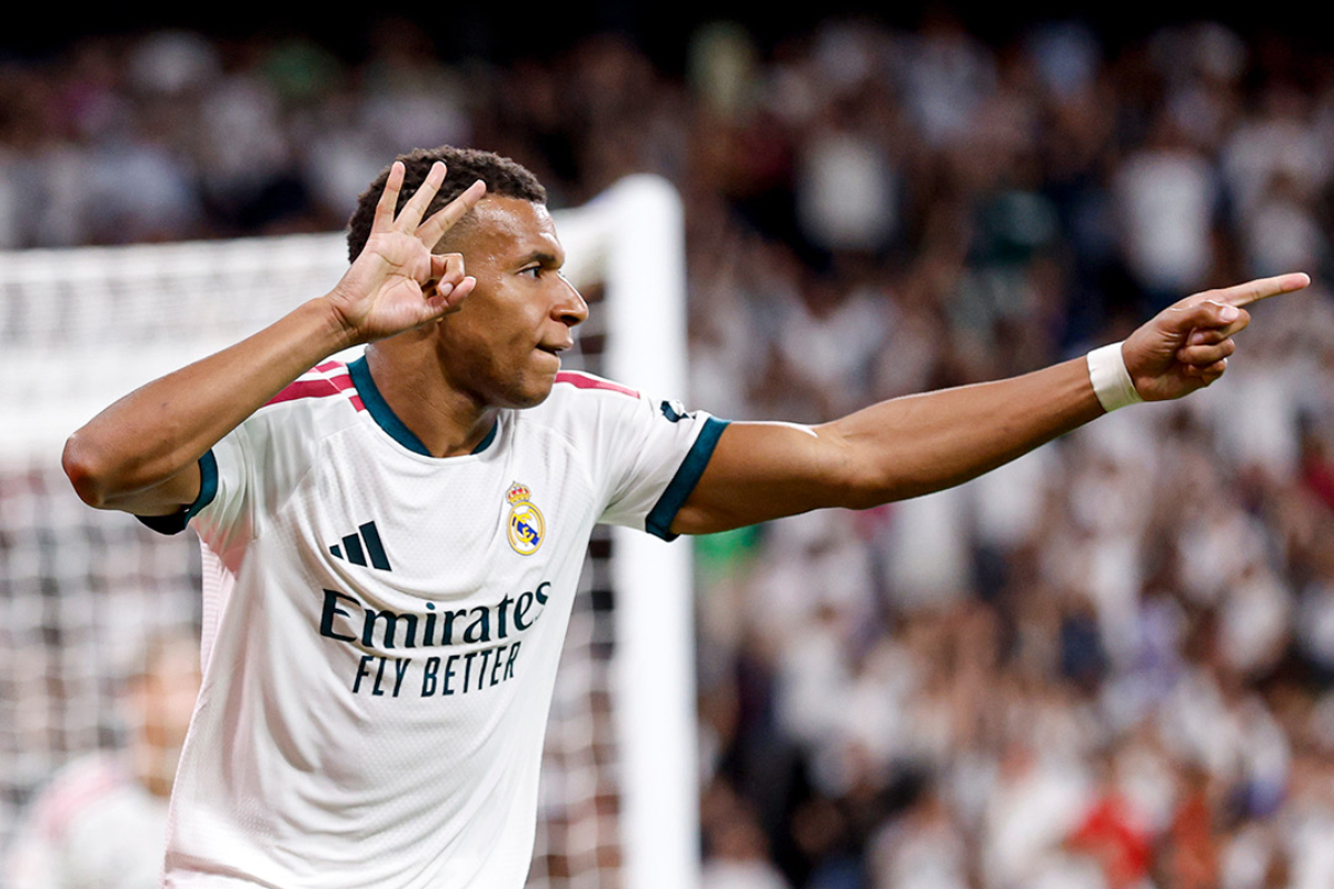 Mbappé celebra su hat-trick frente a la Real. Foto: @realmadrid.