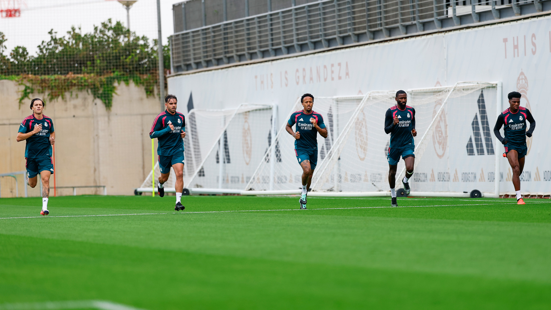 Algunos de los lesionados se entrenan en Valdebebas. Foto: @realmadrid