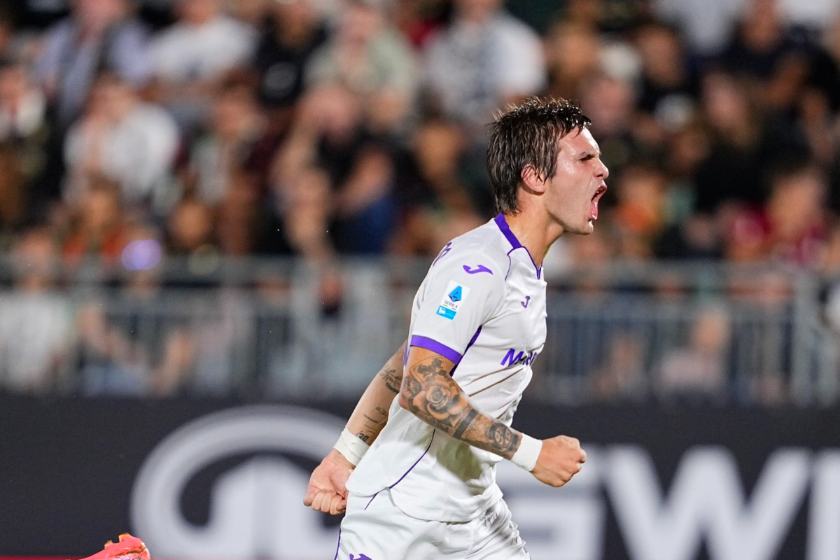 Mastantuono celebra su hat-trick. Foto: @acffiorentina