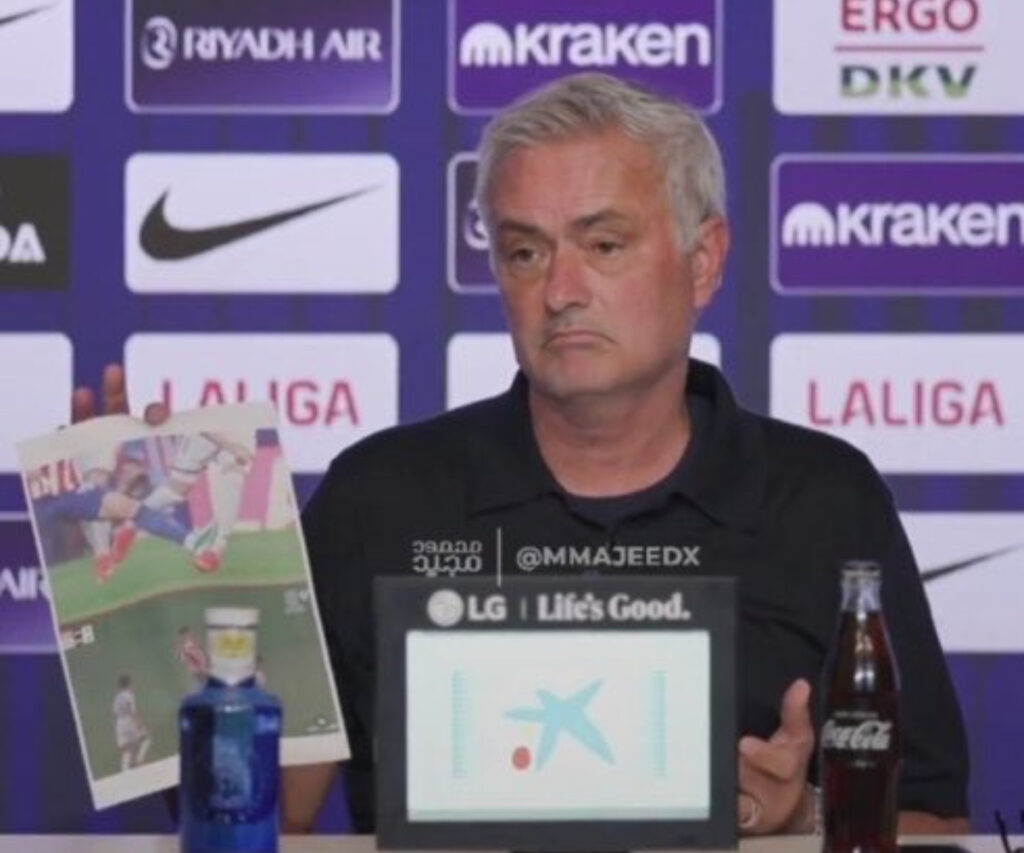 Mourinho y su protesta en la rueda de prensa. Foto: RMTV.